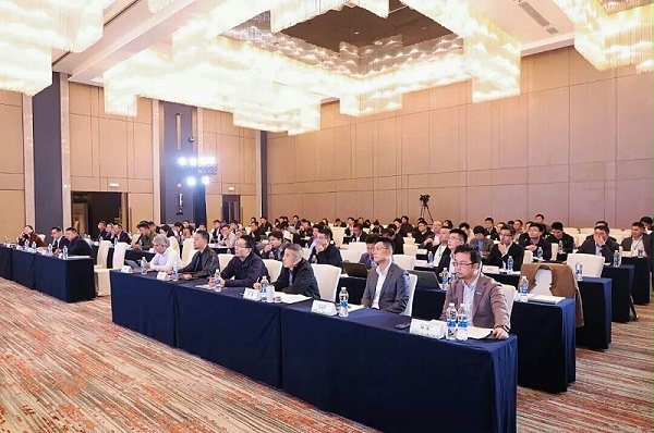 沐鸣娱乐环保：无人驾驶与环卫机器人专业委员会成立大会现场