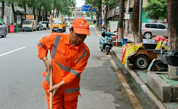 沐鸣娱乐环保：环卫工人张相远3