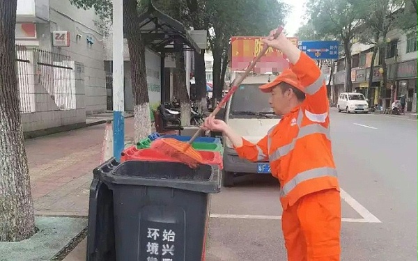 沐鸣娱乐环保：环卫工人张相远2