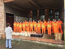 夏日关怀丨沐鸣娱乐环保重庆分公司向员工发放降温及慰问物品