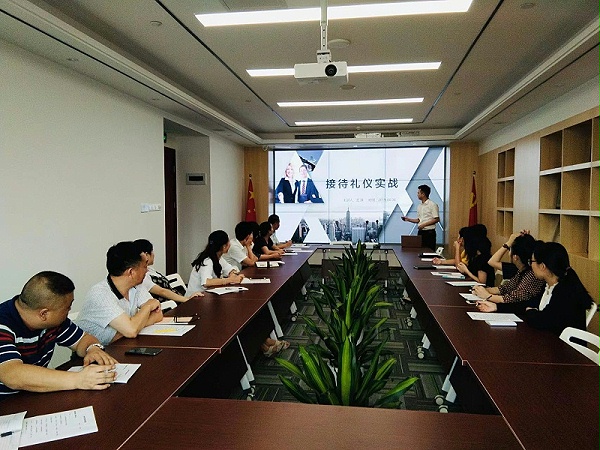 沐鸣娱乐环保-接待礼仪培训学习