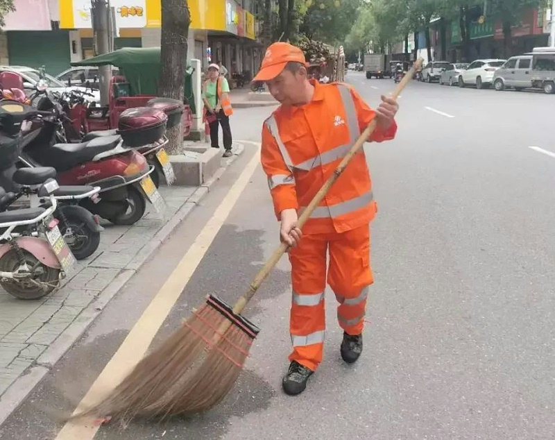 沐鸣娱乐环保：环卫工人张相远1