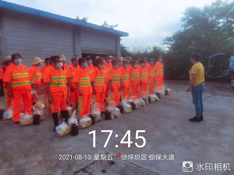沐鸣娱乐环保重庆分公司给员工送清凉发放慰问物资3