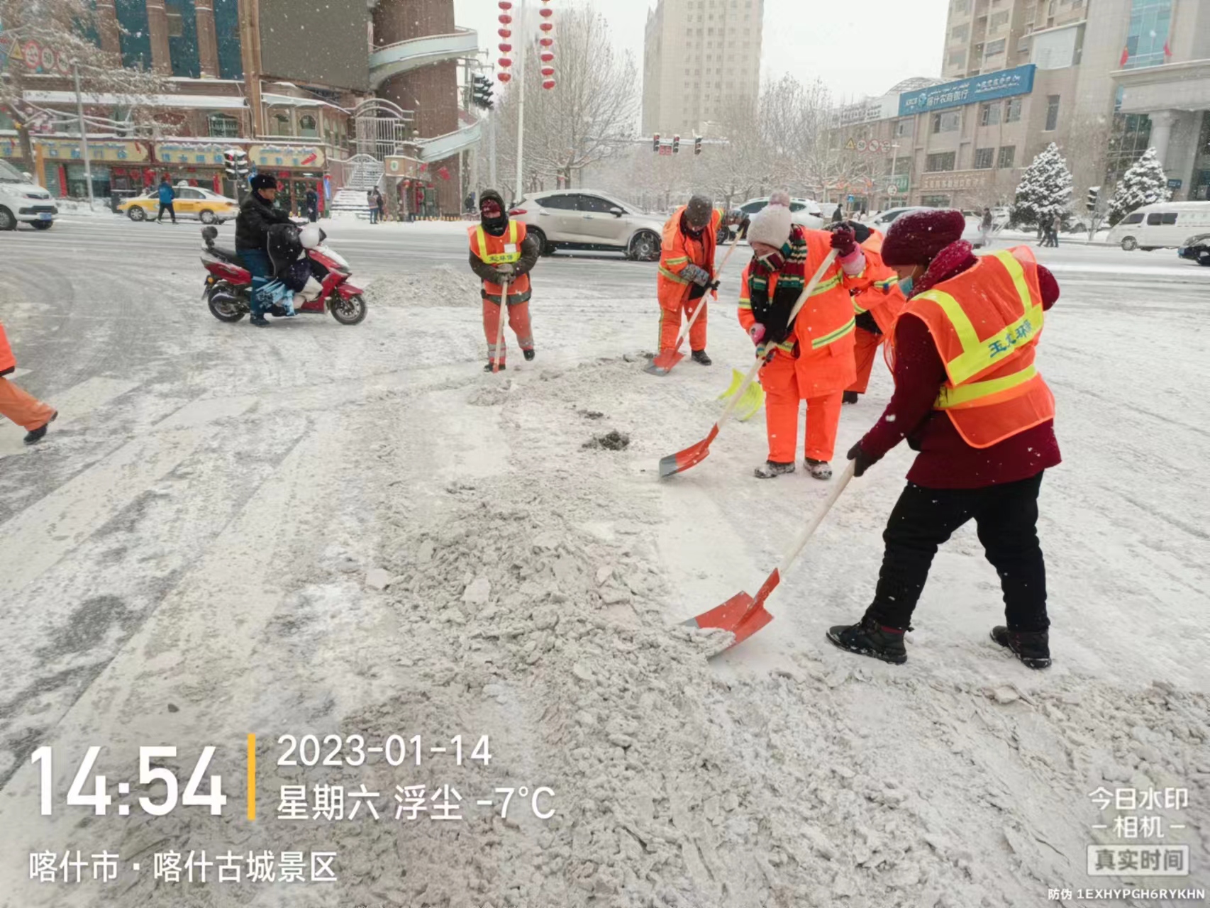 人休车不休,喀什沐鸣娱乐环保“战冰雪，保出行”