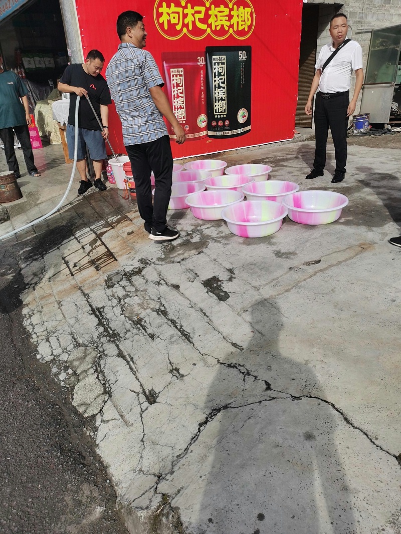 沐鸣娱乐环保金沙分公司”送水“解渴“润”民心